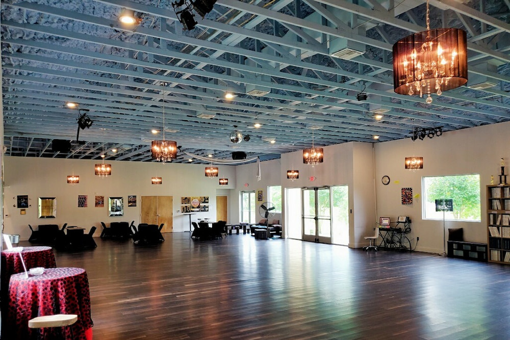 A beautiful panoramic shot of Lake Mary in Florida